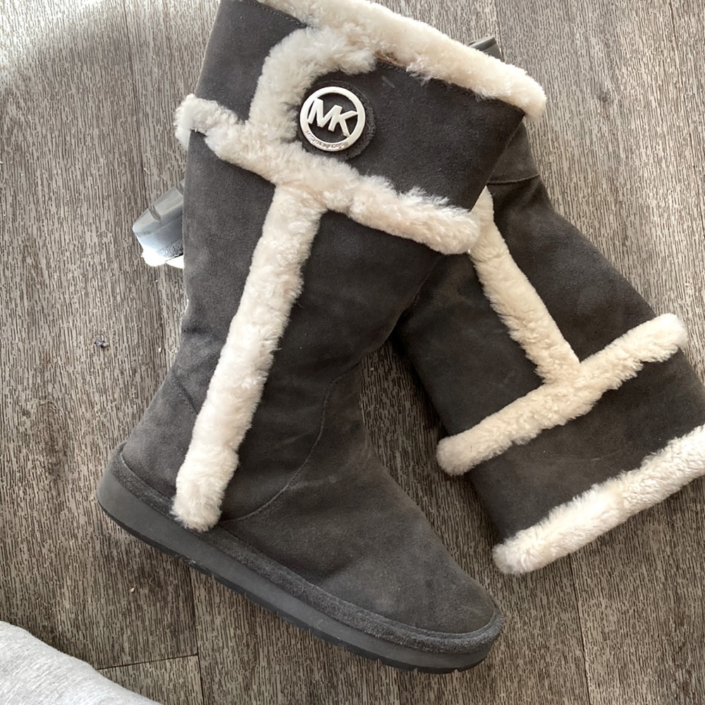 Michael Kors boots size 6 barely used